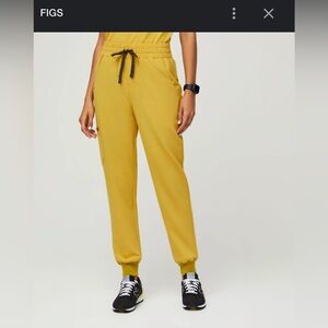 Figs jogger scrubs in yellow gold- XS petite